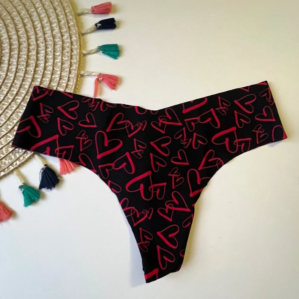 Victoria's Secret No Show Thong Panty Black w Red Hearts Medium NEW